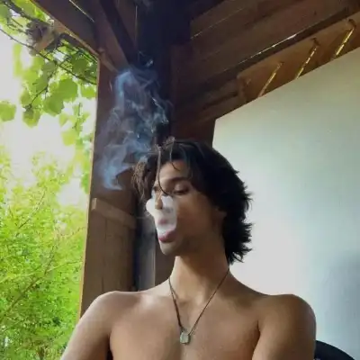 隗逸馨